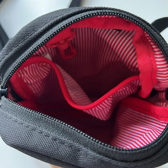 Black Cruz Crossbody Herschel Bag, 0.5L - Picture 4 of 5